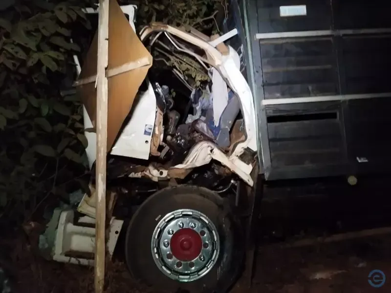 Imagem de compartilhamento para o artigo Caminhoneiro morre esmagado ao bater na traseira de outro caminhão em Rio Verde da MS Todo dia